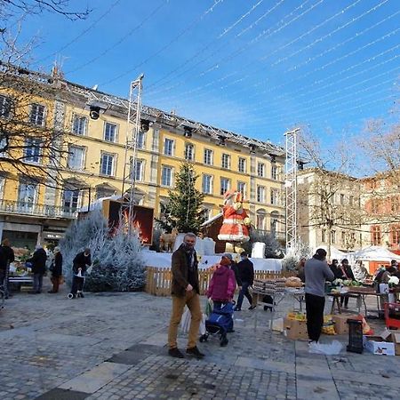 Studio Tres Spacieux Avec Cour, En Plein Coeur De Ville ! Carcassonne Exterior photo