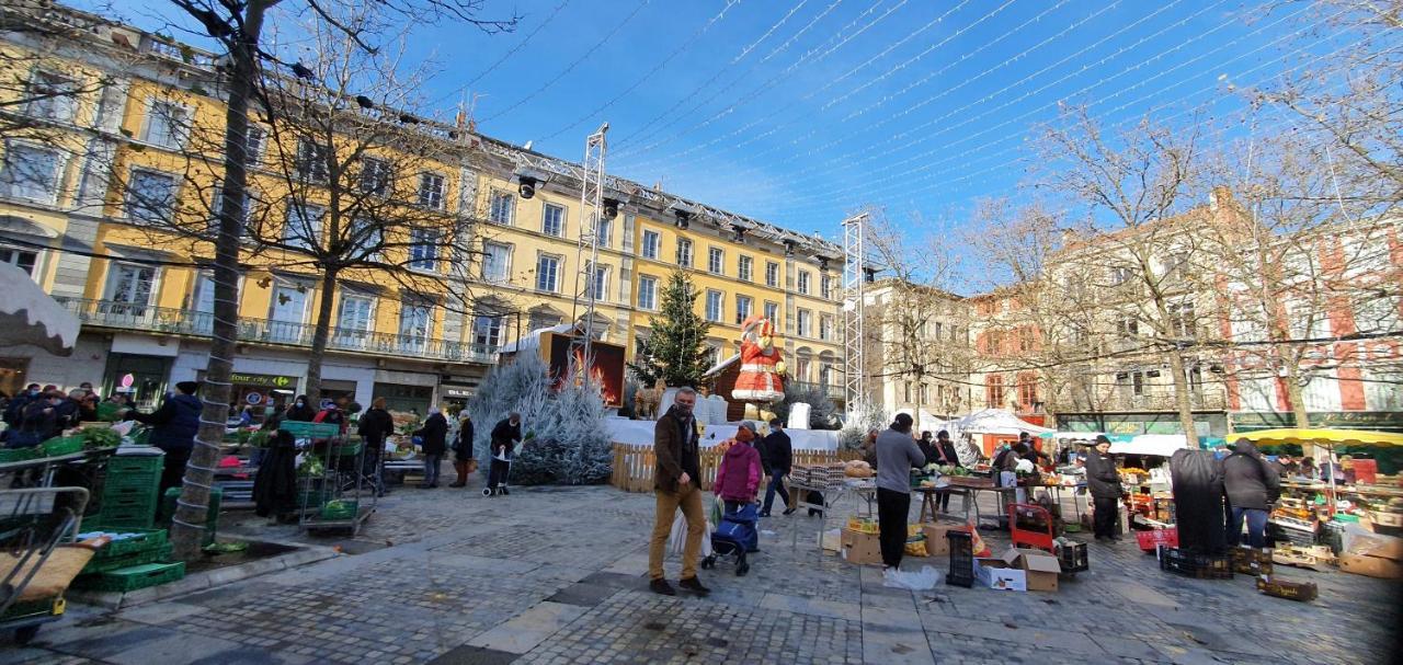 Studio Tres Spacieux Avec Cour, En Plein Coeur De Ville ! Carcassonne Exterior photo